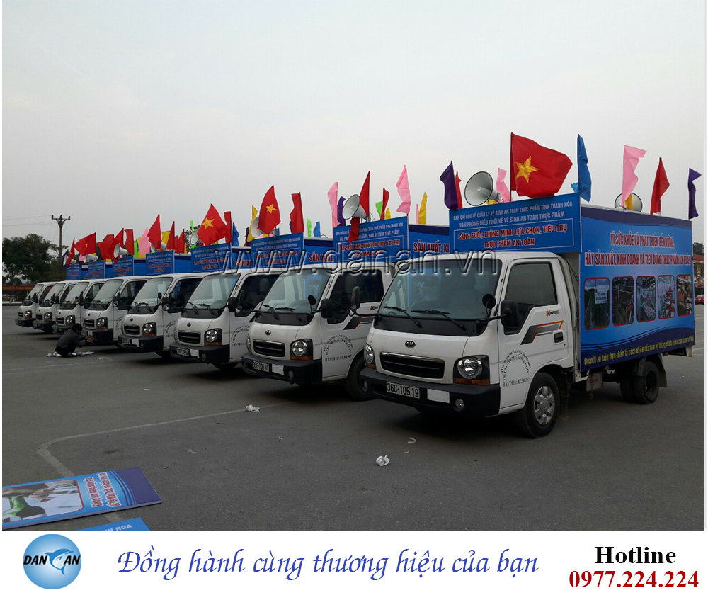 Trang trí xe tuyên truyền, cổ động về “quản lý vệ sinh an toàn tỉnh Thanh Hóa” Tết Mậu Tuất 2018